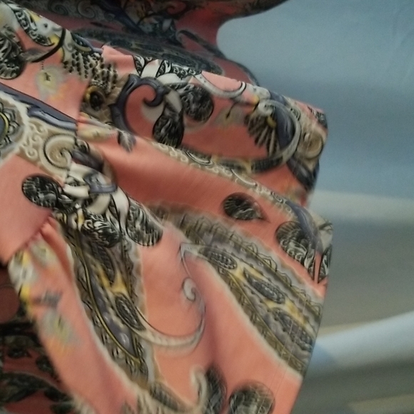 Plus  size 2x, Paisley polyester " Bell sleeve" top. - Picture 3 of 7